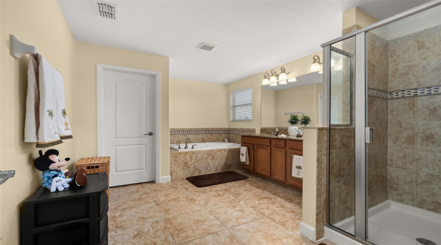 Davenport, Florida 33837, 5 Bedrooms Bedrooms, ,2 Bathroomsbathrooms,Residential,For Sale,Cortland,Mfrs5127762