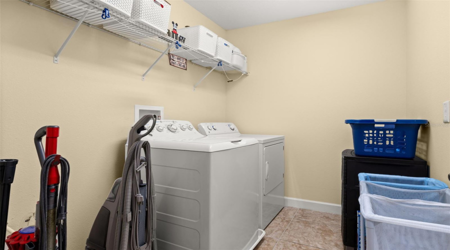 Davenport, Florida 33837, 5 Bedrooms Bedrooms, ,2 Bathroomsbathrooms,Residential,For Sale,Cortland,Mfrs5127762