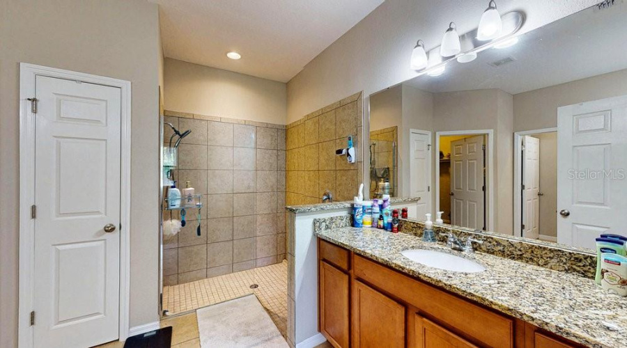 Kissimmee, Florida 34746, 4 Bedrooms Bedrooms, ,2 Bathroomsbathrooms,Residential,For Sale,Brassie,Mfrs5127760