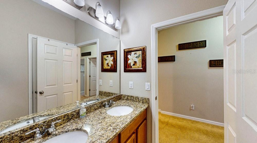 Kissimmee, Florida 34746, 4 Bedrooms Bedrooms, ,2 Bathroomsbathrooms,Residential,For Sale,Brassie,Mfrs5127760