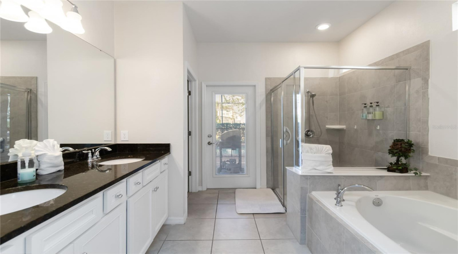 Davenport, Florida 33837, 7 Bedrooms Bedrooms, ,5 Bathroomsbathrooms,Residential,For Sale,Misty Oak Cir,Mfra4654311