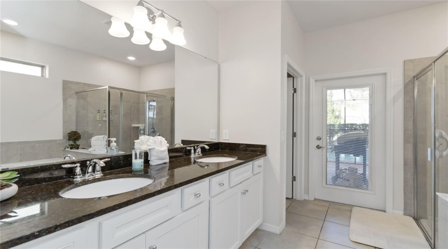 Davenport, Florida 33837, 7 Bedrooms Bedrooms, ,5 Bathroomsbathrooms,Residential,For Sale,Misty Oak Cir,Mfra4654311
