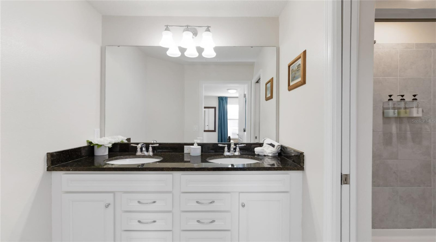 Davenport, Florida 33837, 7 Bedrooms Bedrooms, ,5 Bathroomsbathrooms,Residential,For Sale,Misty Oak Cir,Mfra4654311
