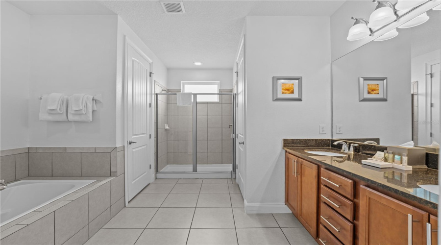 Kissimmee, Florida 34747, 5 Bedrooms Bedrooms, ,5 Bathroomsbathrooms,Residential,For Sale,Novi,Mfro6309048