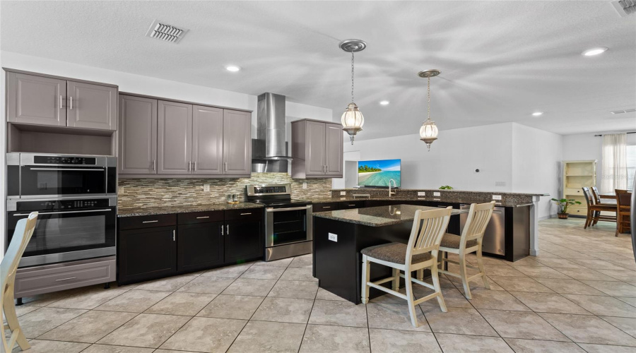 DAVENPORT, Florida 33837, 4 Bedrooms Bedrooms, ,3 BathroomsBathrooms,Residential,For Sale,CORTLAND,MFRS5127887