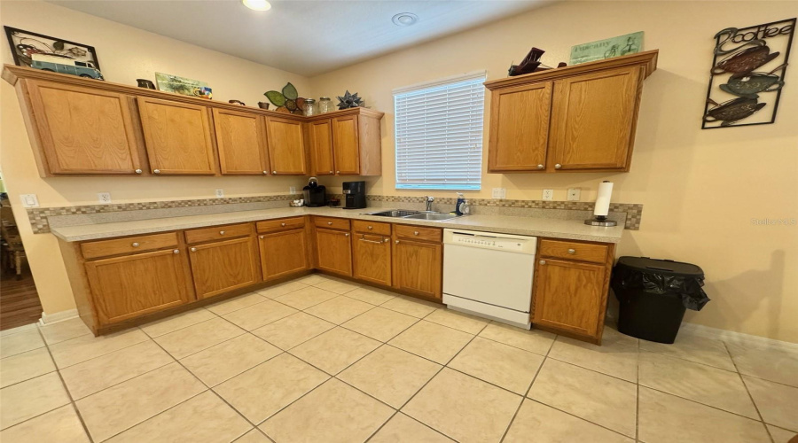 Davenport, Florida 33837, 5 Bedrooms Bedrooms, ,3 Bathroomsbathrooms,Residential,For Sale,Wildflower,Mfrs5127831