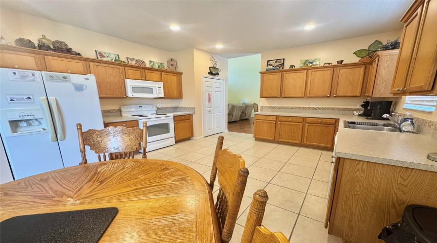 Davenport, Florida 33837, 5 Bedrooms Bedrooms, ,3 Bathroomsbathrooms,Residential,For Sale,Wildflower,Mfrs5127831