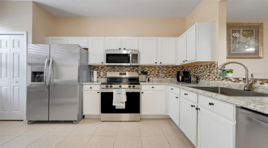 Davenport, Florida 33897, 3 Bedrooms Bedrooms, ,2 Bathroomsbathrooms,Residential,For Sale,Calabria,Mfro6313877