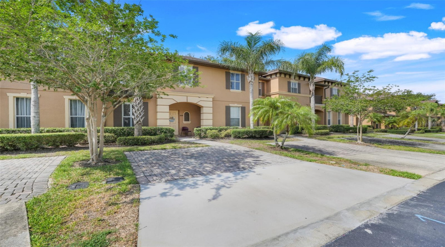 Davenport, Florida 33897, 3 Bedrooms Bedrooms, ,2 Bathroomsbathrooms,Residential,For Sale,Calabria,Mfro6313877