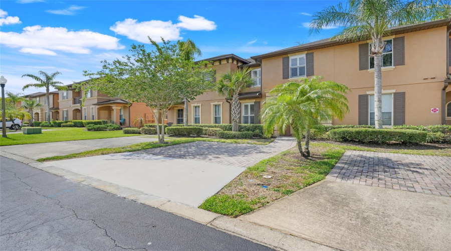 Davenport, Florida 33897, 3 Bedrooms Bedrooms, ,2 Bathroomsbathrooms,Residential,For Sale,Calabria,Mfro6313877