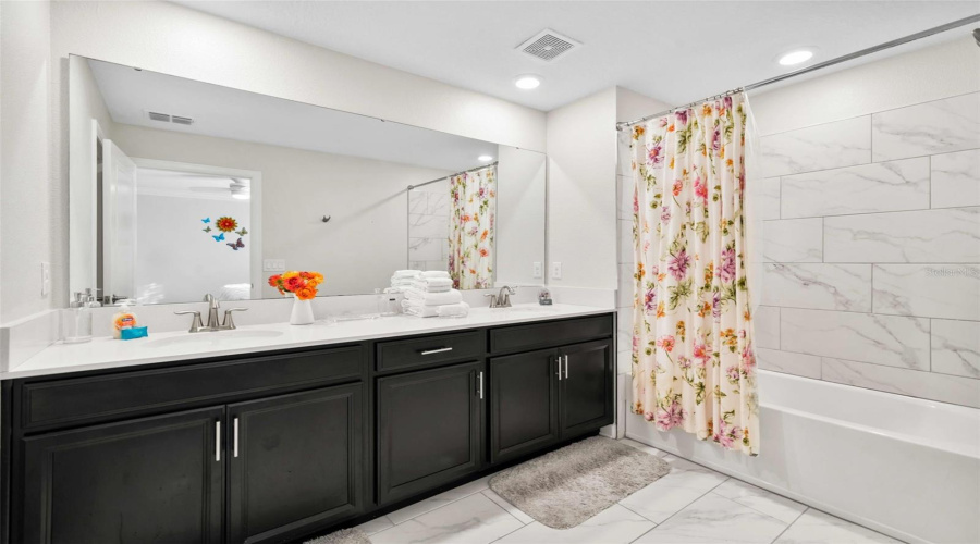 DAVENPORT, Florida 33896, 5 Bedrooms Bedrooms, ,4 BathroomsBathrooms,Residential,For Sale,CHALLENGE,MFRO6309427
