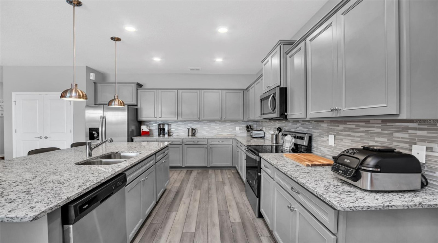Davenport, Florida 33897, 10 Bedrooms Bedrooms, ,8 Bathroomsbathrooms,Residential,For Sale,Mahalo,Mfro6313409