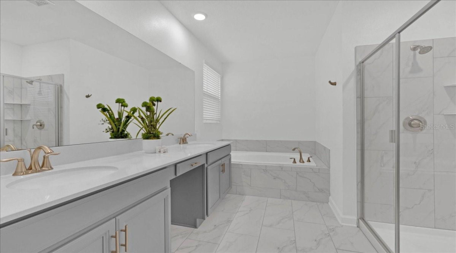 Davenport, Florida 33896, 6 Bedrooms Bedrooms, ,5 Bathroomsbathrooms,Residential,For Sale,Sommerset Hills,Mfro6313834