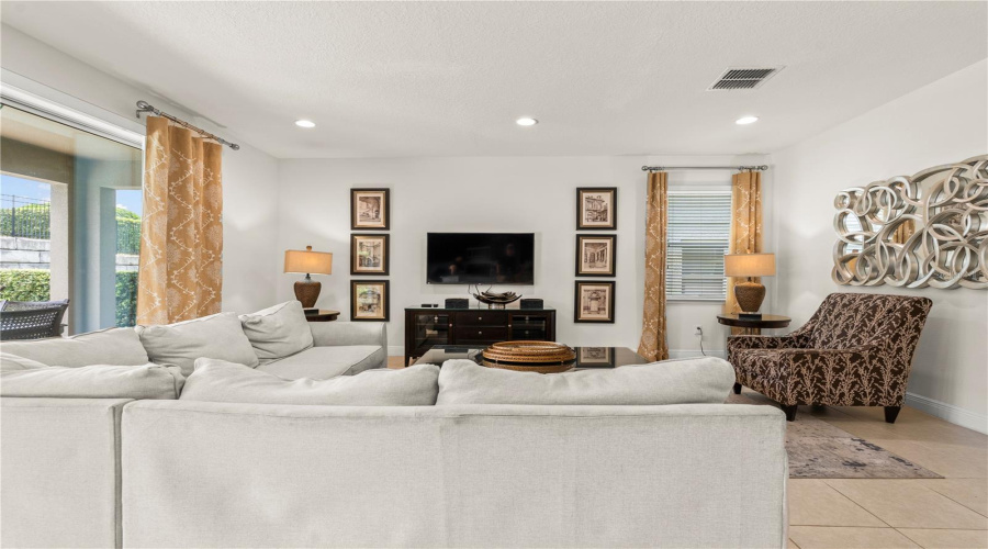 Kissimmee, Florida 34747, 5 Bedrooms Bedrooms, ,5 Bathroomsbathrooms,Residential,For Sale,Pendant,Mfrs5127970