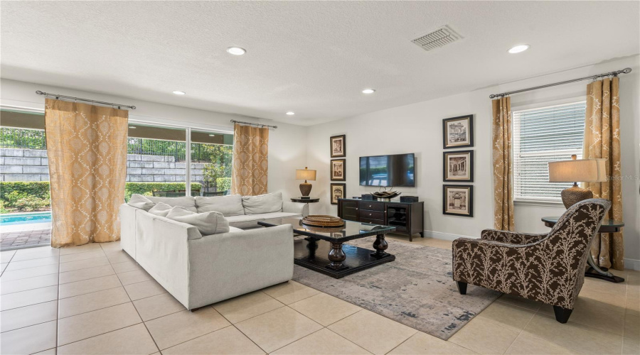 Kissimmee, Florida 34747, 5 Bedrooms Bedrooms, ,5 Bathroomsbathrooms,Residential,For Sale,Pendant,Mfrs5127970