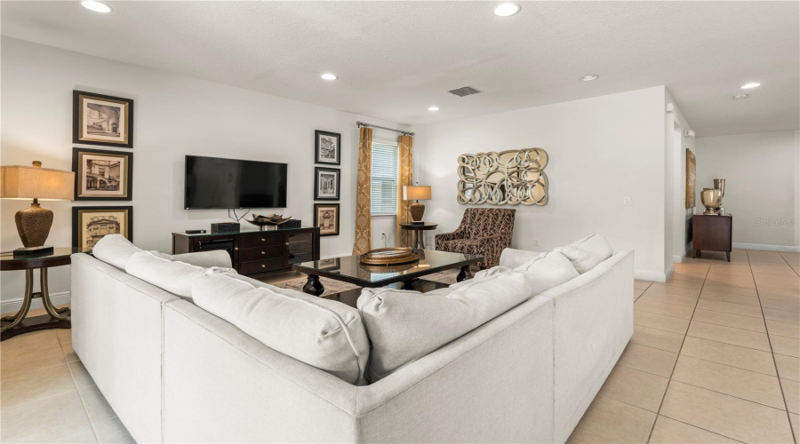Kissimmee, Florida 34747, 5 Bedrooms Bedrooms, ,5 Bathroomsbathrooms,Residential,For Sale,Pendant,Mfrs5127970
