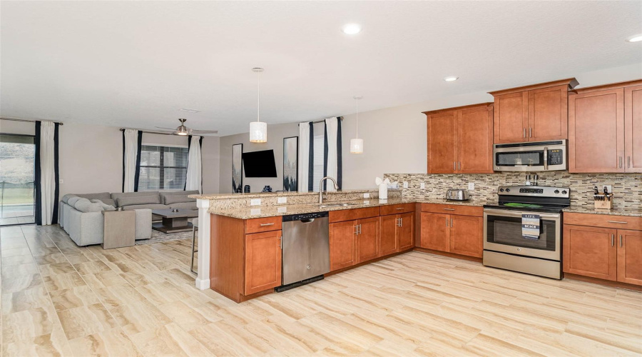 Davenport, Florida 33896, 8 Bedrooms Bedrooms, ,5 Bathroomsbathrooms,Residential,For Sale,Rolling Fairway,Mfro6313772