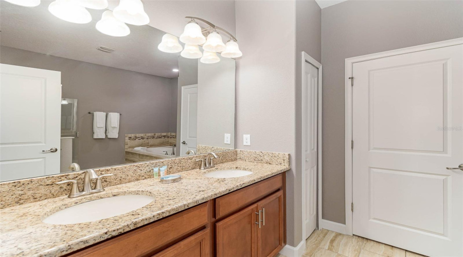 Davenport, Florida 33896, 8 Bedrooms Bedrooms, ,5 Bathroomsbathrooms,Residential,For Sale,Rolling Fairway,Mfro6313772