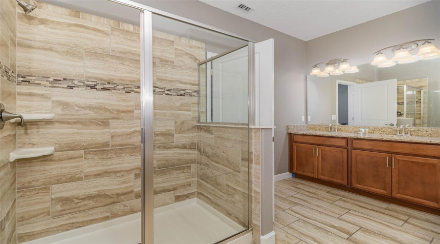 Davenport, Florida 33896, 8 Bedrooms Bedrooms, ,5 Bathroomsbathrooms,Residential,For Sale,Rolling Fairway,Mfro6313772