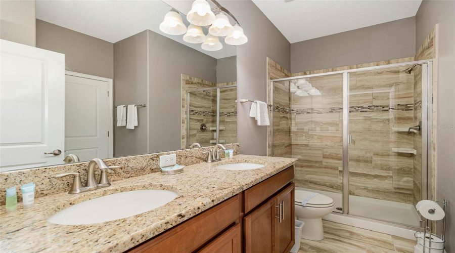 Davenport, Florida 33896, 8 Bedrooms Bedrooms, ,5 Bathroomsbathrooms,Residential,For Sale,Rolling Fairway,Mfro6313772