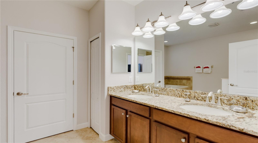Davenport, Florida 33896, 8 Bedrooms Bedrooms, ,5 Bathroomsbathrooms,Residential,For Sale,Wexford,Mfro6313469