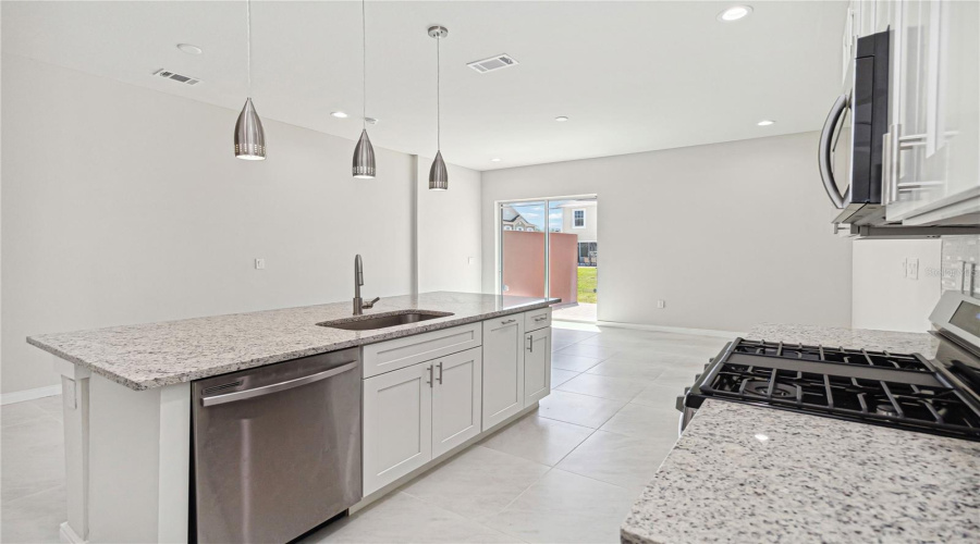 Kissimmee, Florida 34747, 3 Bedrooms Bedrooms, ,3 Bathroomsbathrooms,Residential,For Sale,Sunflower,Mfrs5128070