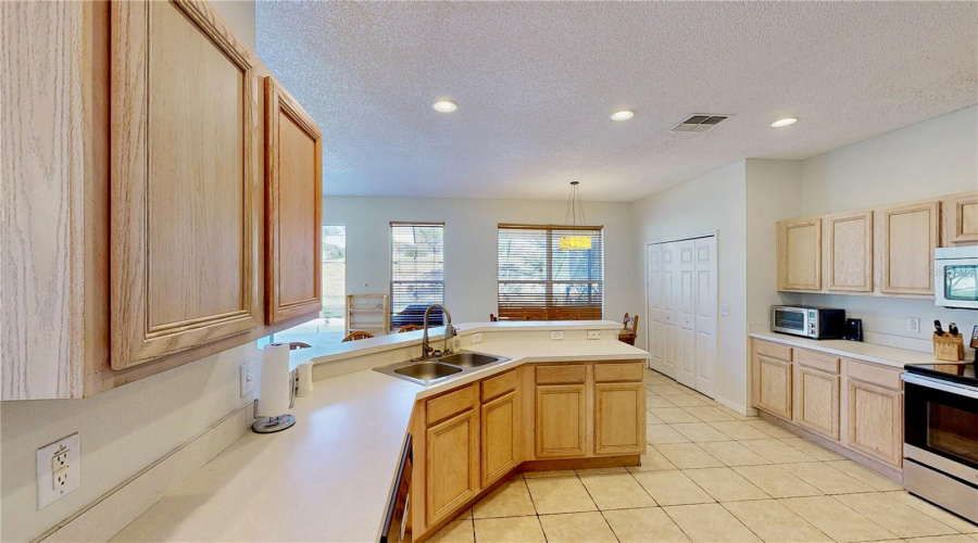 Kissimmee, Florida 34747, 7 Bedrooms Bedrooms, ,6 Bathroomsbathrooms,Residential,For Sale,La Isla,Mfro6312294