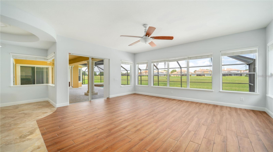 Davenport, Florida 33837, 5 Bedrooms Bedrooms, ,4 Bathroomsbathrooms,Residential,For Sale,Pinehurst,Mfrs5127597