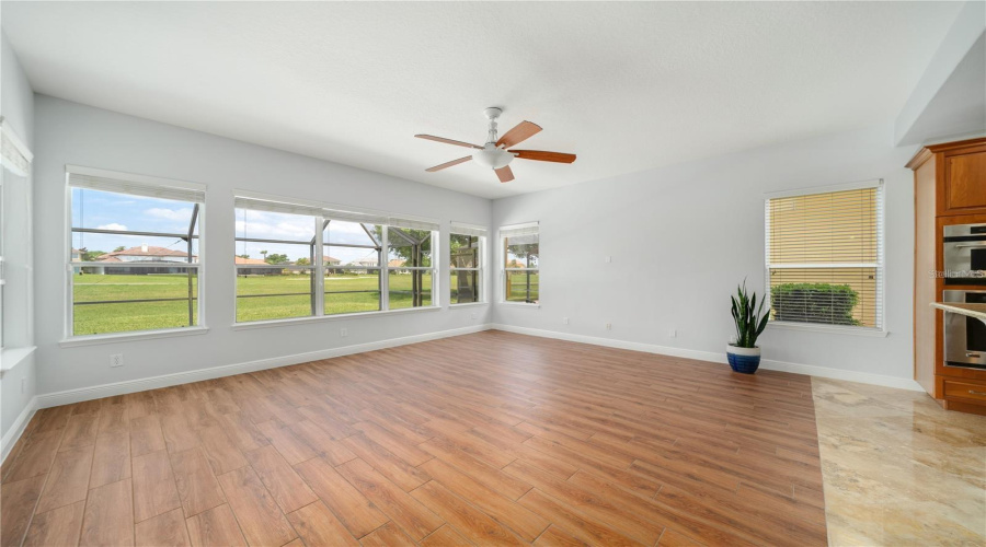 Davenport, Florida 33837, 5 Bedrooms Bedrooms, ,4 Bathroomsbathrooms,Residential,For Sale,Pinehurst,Mfrs5127597