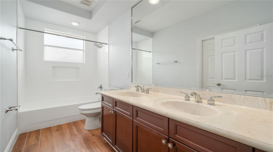 Davenport, Florida 33837, 5 Bedrooms Bedrooms, ,4 Bathroomsbathrooms,Residential,For Sale,Pinehurst,Mfrs5127597
