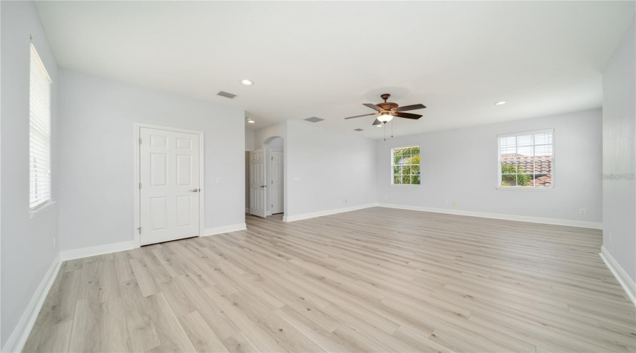 Davenport, Florida 33837, 5 Bedrooms Bedrooms, ,4 Bathroomsbathrooms,Residential,For Sale,Pinehurst,Mfrs5127597