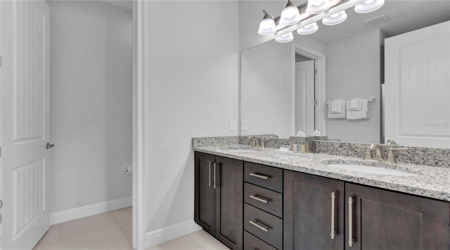 Kissimmee, Florida 34747, 8 Bedrooms Bedrooms, ,7 Bathroomsbathrooms,Residential,For Sale,Marker,Mfro6314403