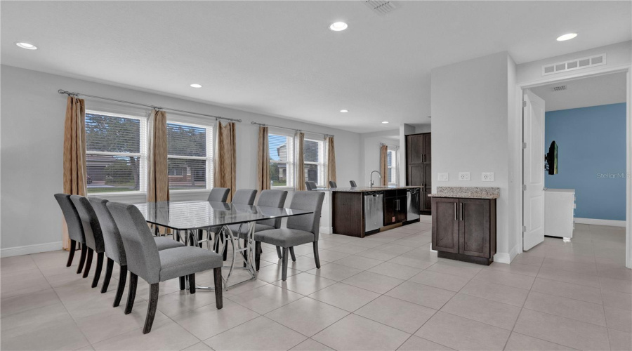 Kissimmee, Florida 34747, 8 Bedrooms Bedrooms, ,7 Bathroomsbathrooms,Residential,For Sale,Marker,Mfro6314403