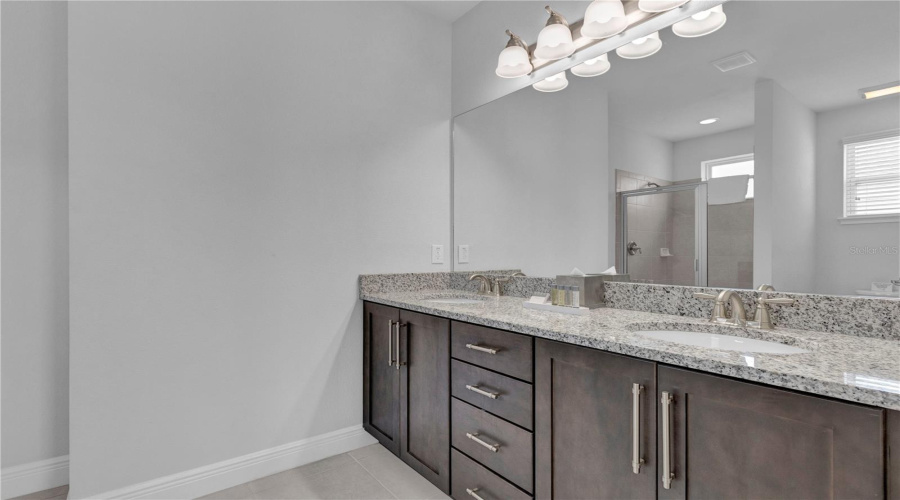 Kissimmee, Florida 34747, 8 Bedrooms Bedrooms, ,7 Bathroomsbathrooms,Residential,For Sale,Marker,Mfro6314403
