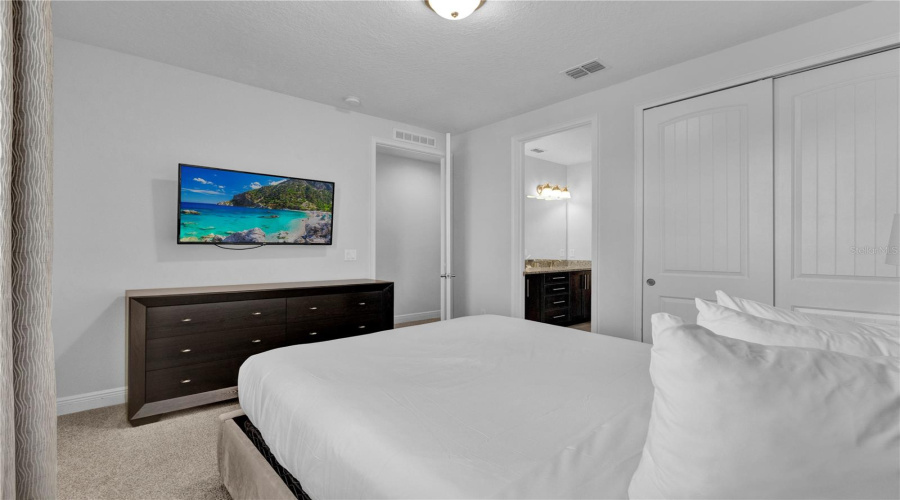 Kissimmee, Florida 34747, 8 Bedrooms Bedrooms, ,7 Bathroomsbathrooms,Residential,For Sale,Marker,Mfro6314403