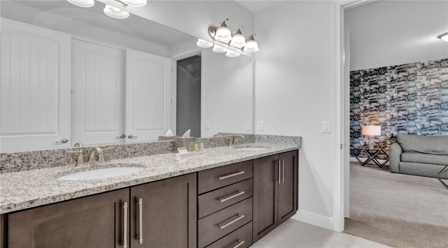 Kissimmee, Florida 34747, 8 Bedrooms Bedrooms, ,7 Bathroomsbathrooms,Residential,For Sale,Marker,Mfro6314403