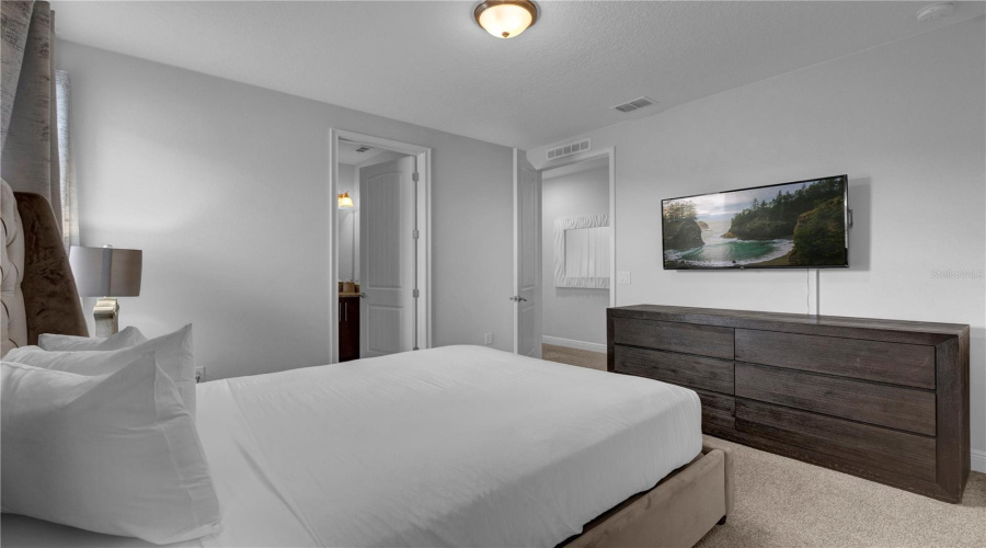 Kissimmee, Florida 34747, 8 Bedrooms Bedrooms, ,7 Bathroomsbathrooms,Residential,For Sale,Marker,Mfro6314403