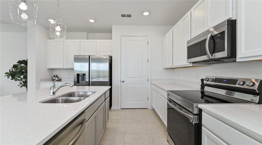 Davenport, Florida 33896, 3 Bedrooms Bedrooms, ,2 Bathroomsbathrooms,Residential,For Sale,Sanibel Dr,Mfrl4953420