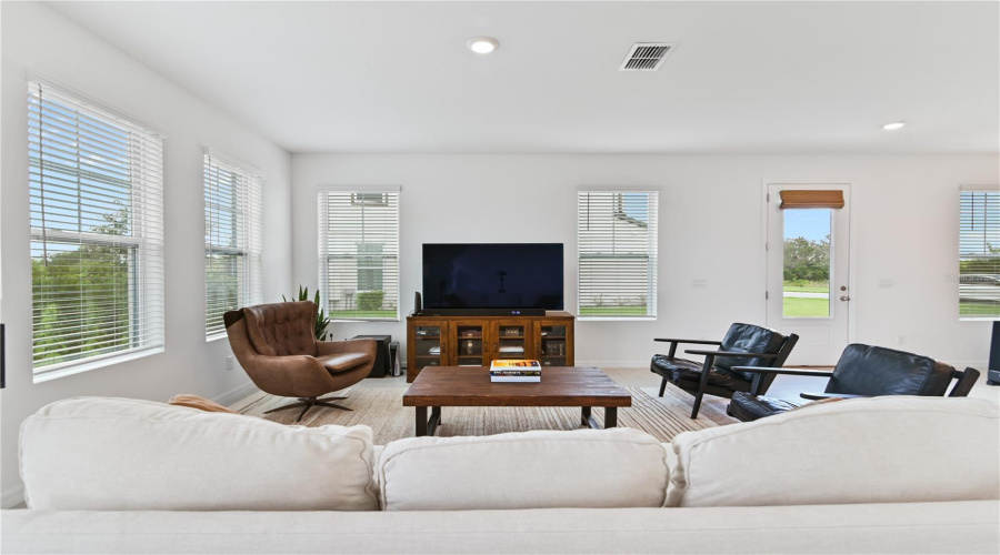 Davenport, Florida 33896, 3 Bedrooms Bedrooms, ,2 Bathroomsbathrooms,Residential,For Sale,Sanibel Dr,Mfrl4953420