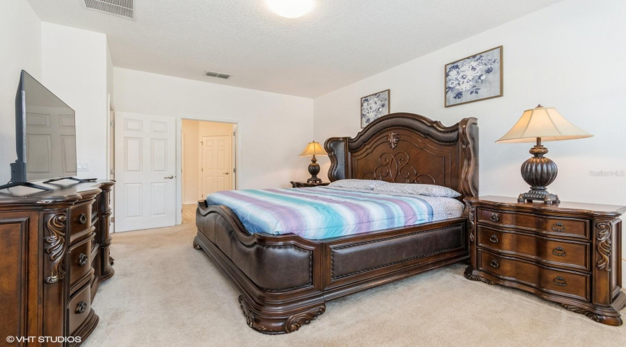 Bed 1 Downstairs (Ensuite Bath 1)