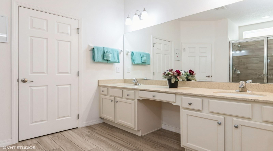 Bath 3 Downstairs (Ensuite Bed 3)