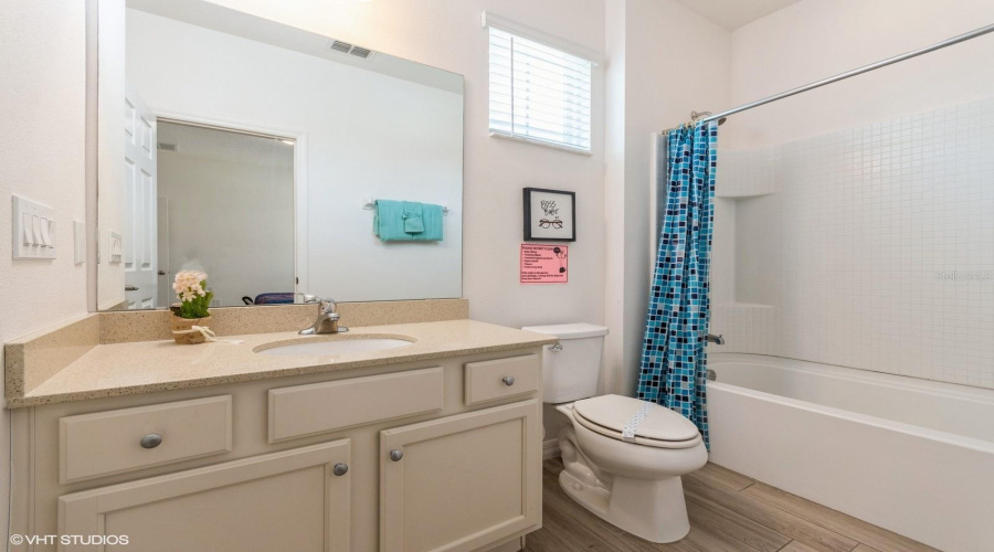 Bath 10 Upstairs (Ensuite Bed 12)