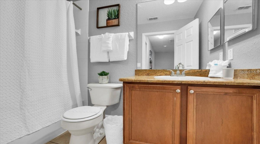Davenport, Florida 33897, 4 Bedrooms Bedrooms, ,3 Bathroomsbathrooms,Residential,For Sale,Calabria Avenue,Mfro6314569