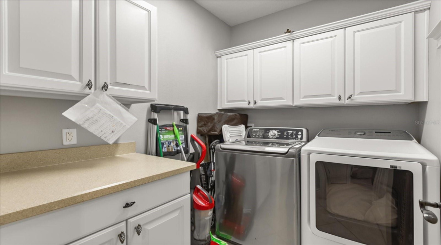 Kissimmee, Florida 34747, 6 Bedrooms Bedrooms, ,4 Bathroomsbathrooms,Residential,For Sale,Golden Bear,Mfrs5127118