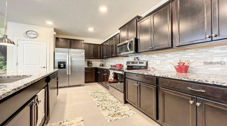 Davenport, Florida 33897, 5 Bedrooms Bedrooms, ,4 Bathroomsbathrooms,Residential,For Sale,Lana,Mfrs5128200