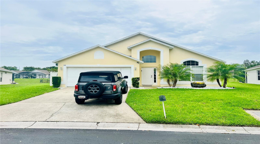 Davenport, Florida 33897, 4 Bedrooms Bedrooms, ,3 Bathroomsbathrooms,Residential,For Sale,Langham,Mfro6314912