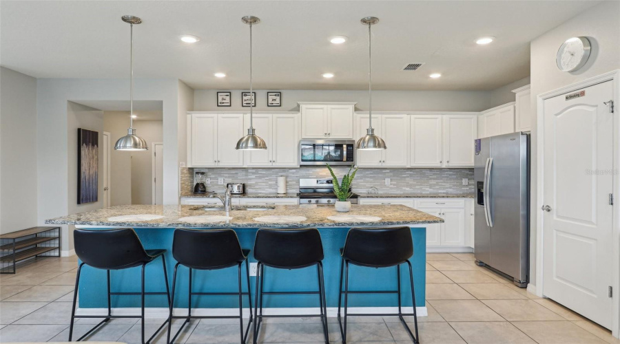 DAVENPORT, Florida 33837, 5 Bedrooms Bedrooms, ,4 BathroomsBathrooms,Residential,For Sale,OAK SPRING,0,MFRO6304419