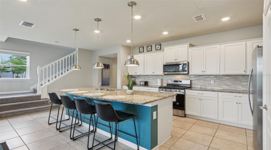 DAVENPORT, Florida 33837, 5 Bedrooms Bedrooms, ,4 BathroomsBathrooms,Residential,For Sale,OAK SPRING,0,MFRO6304419