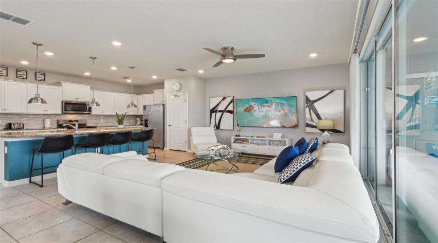 DAVENPORT, Florida 33837, 5 Bedrooms Bedrooms, ,4 BathroomsBathrooms,Residential,For Sale,OAK SPRING,0,MFRO6304419