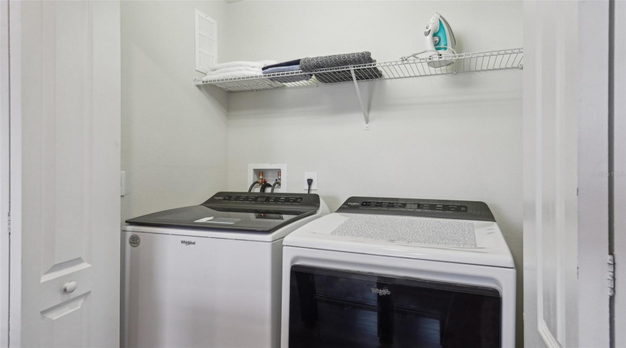 DAVENPORT, Florida 33837, 5 Bedrooms Bedrooms, ,4 BathroomsBathrooms,Residential,For Sale,OAK SPRING,0,MFRO6304419